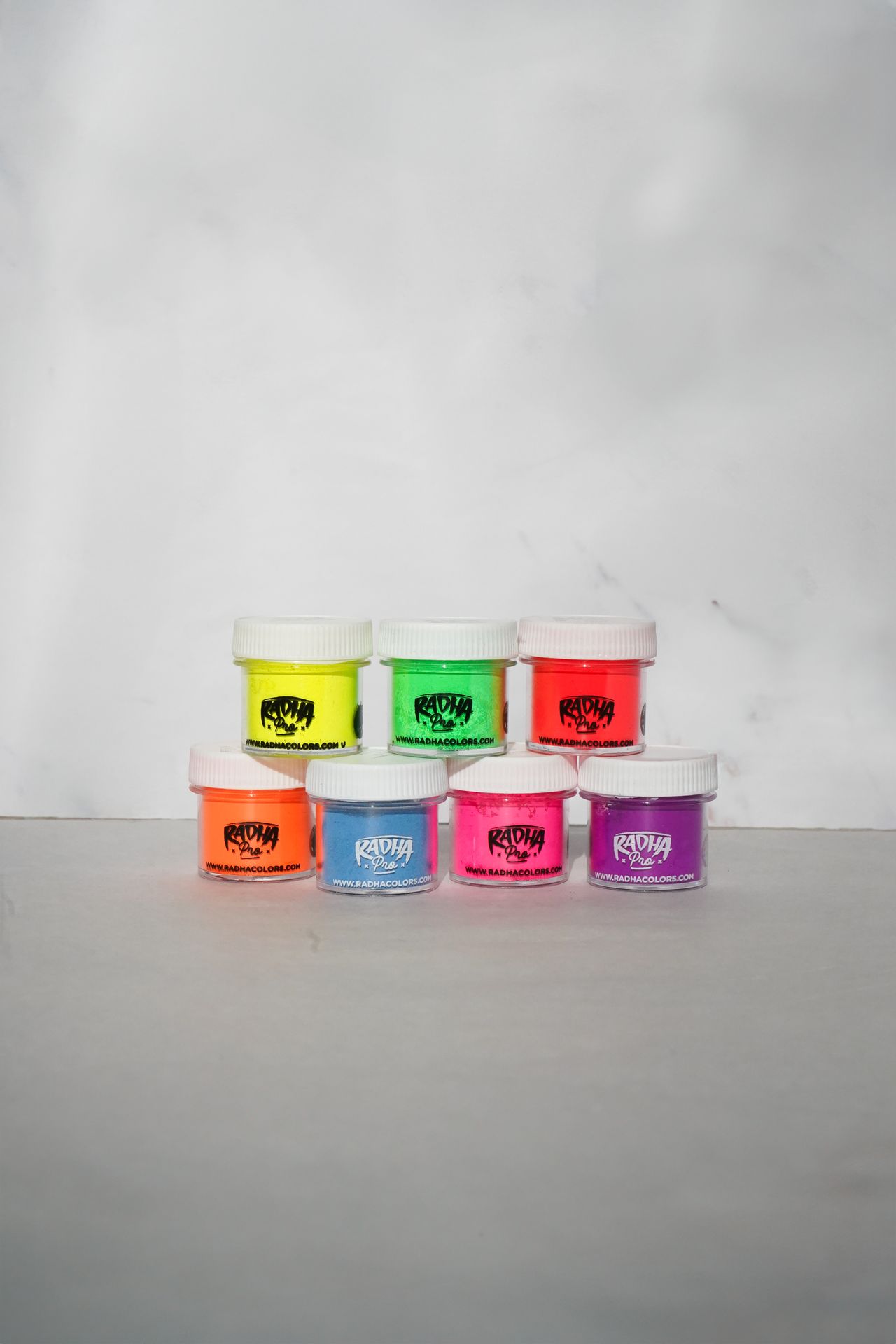 Colorantes Fluo Radha bajo luz UV